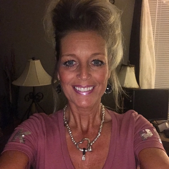 Meet your Posher, Tracie - Picture 1 of 1